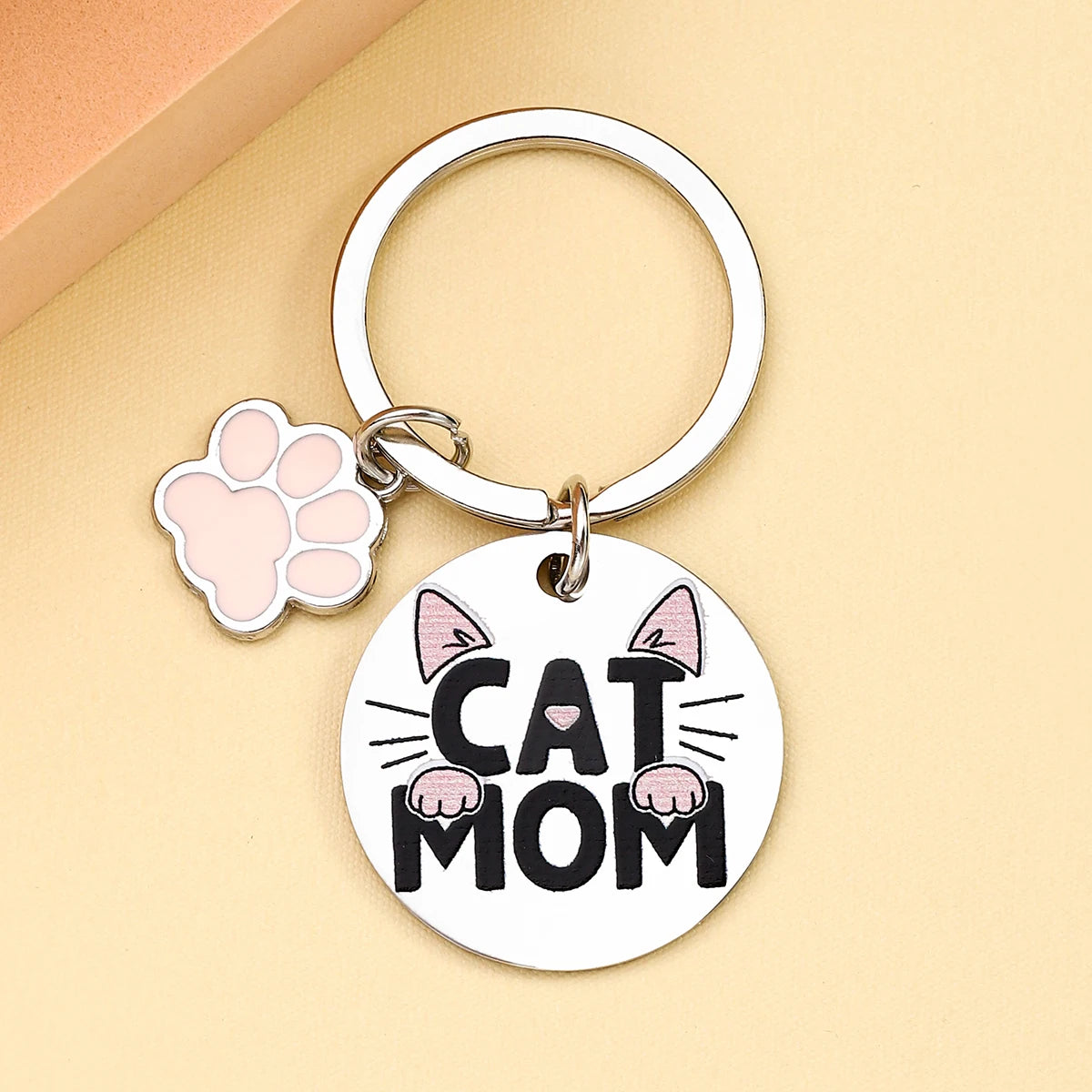 Cat Mom Keychain Gift - Ideal for Mother's Day, Christmas, Thanksgiving, and any holiday, perfect for giving to friends