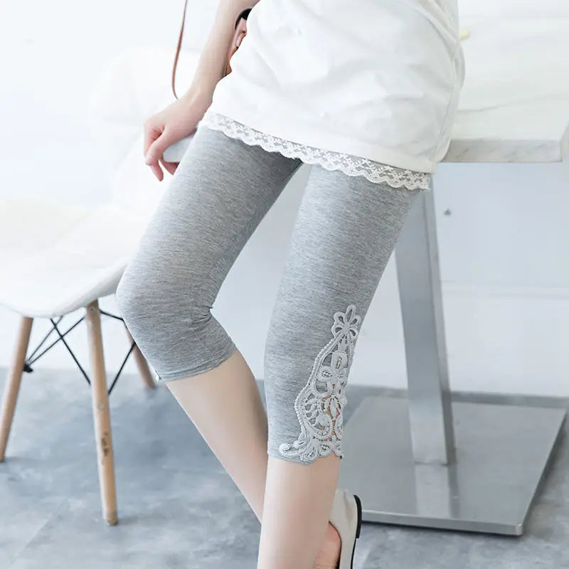 Leggings Capri de Encaje para Mujer – Cintura Alta, Tela Stretch Suave | Fitness & Casual