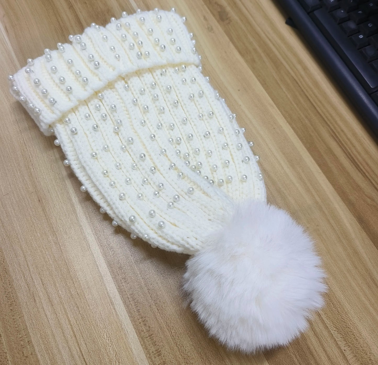 Gorro Invierno Mujer con Pompones y Perlas - Beanie Lana Tejido Cálido y Elegante