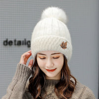 Gorro de Invierno con Pompón y Bordado de Hojas - Beanie de Lana Tejida para Mujer