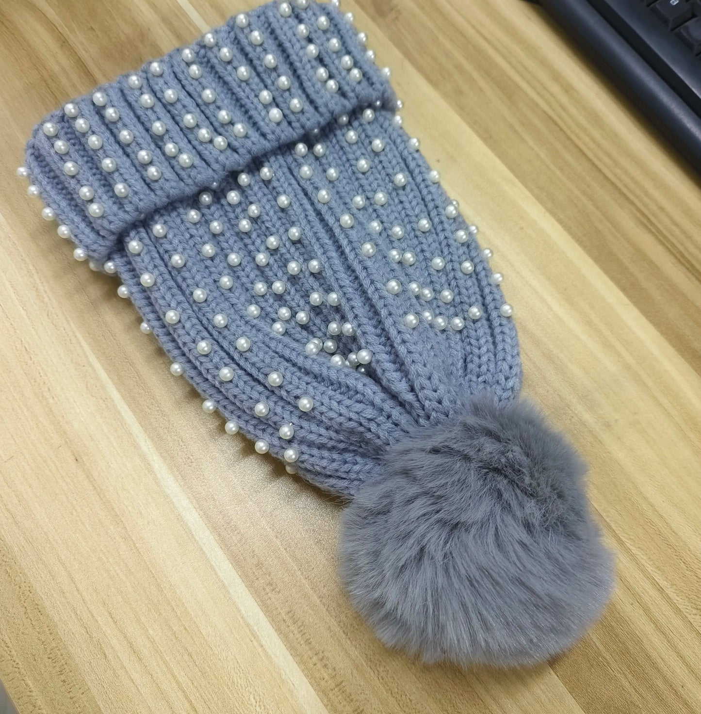 Gorro Invierno Mujer con Pompones y Perlas - Beanie Lana Tejido Cálido y Elegante