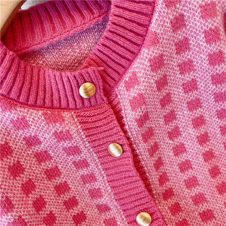 In the early spring and autumn, a new style of knitted sweater and sweater for women, pink checkered loose, slimming, cu