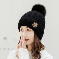 Gorro de Invierno con Pompón y Bordado de Hojas - Beanie de Lana Tejida para Mujer