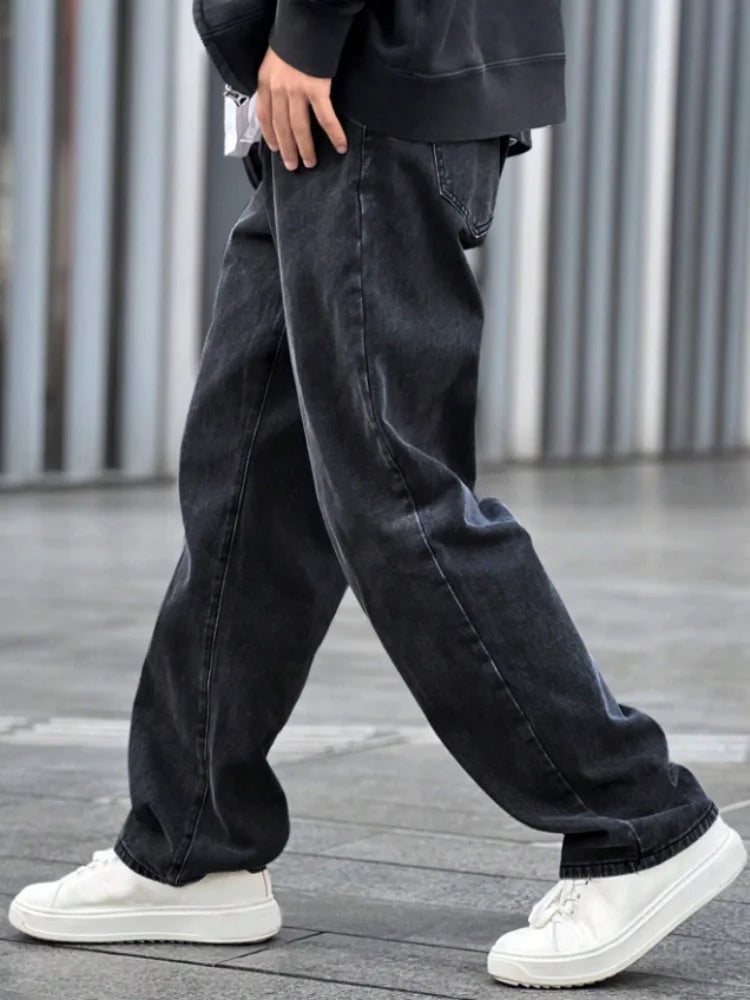 A top choice for autumn and winter transitions! Loose black men's jeans with inherent warmth, comfortable and versatile, suitabl