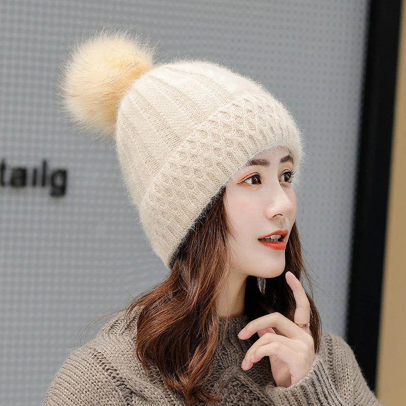 Gorro de Invierno con Pompón y Bordado de Hojas - Beanie de Lana Tejida para Mujer