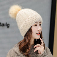 Gorro de Invierno con Pompón y Bordado de Hojas - Beanie de Lana Tejida para Mujer